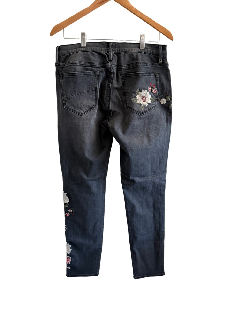 NWT Driftwood Jackie Floral Embroidered Skinny Jeans Size 31 - Picture 3 of 12